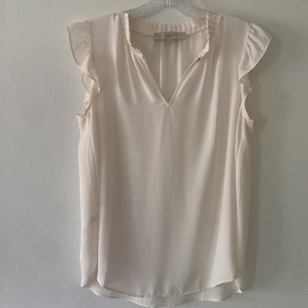 Like new! Light cream LOFT sleeveless blouse
